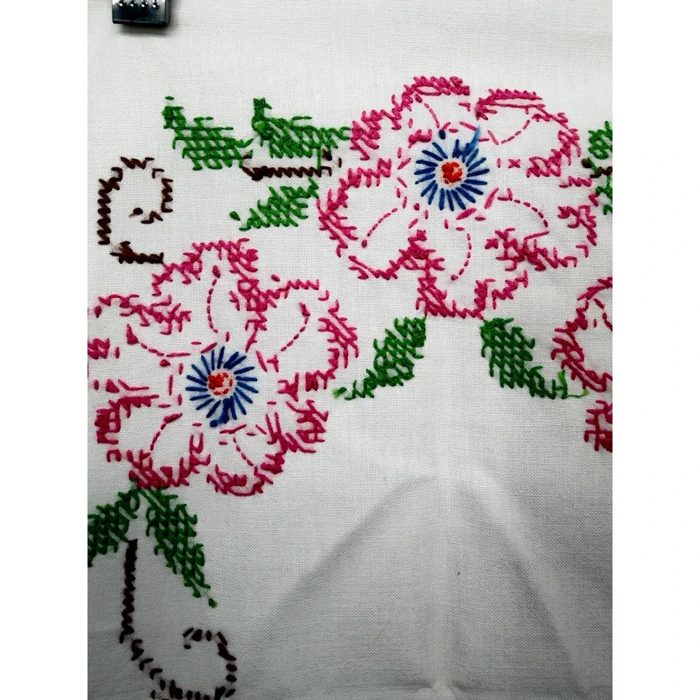 Vintage Embroidered Flower Table Runner Floral Cross Stitch Scalloped Edges
